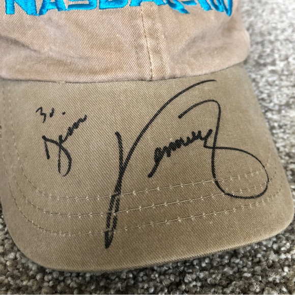 VENUS WILLIAMS TENNIS MEMORABILIA SIGNED NASDAQ-100 HAT & OTHER - Picture 3 of 6